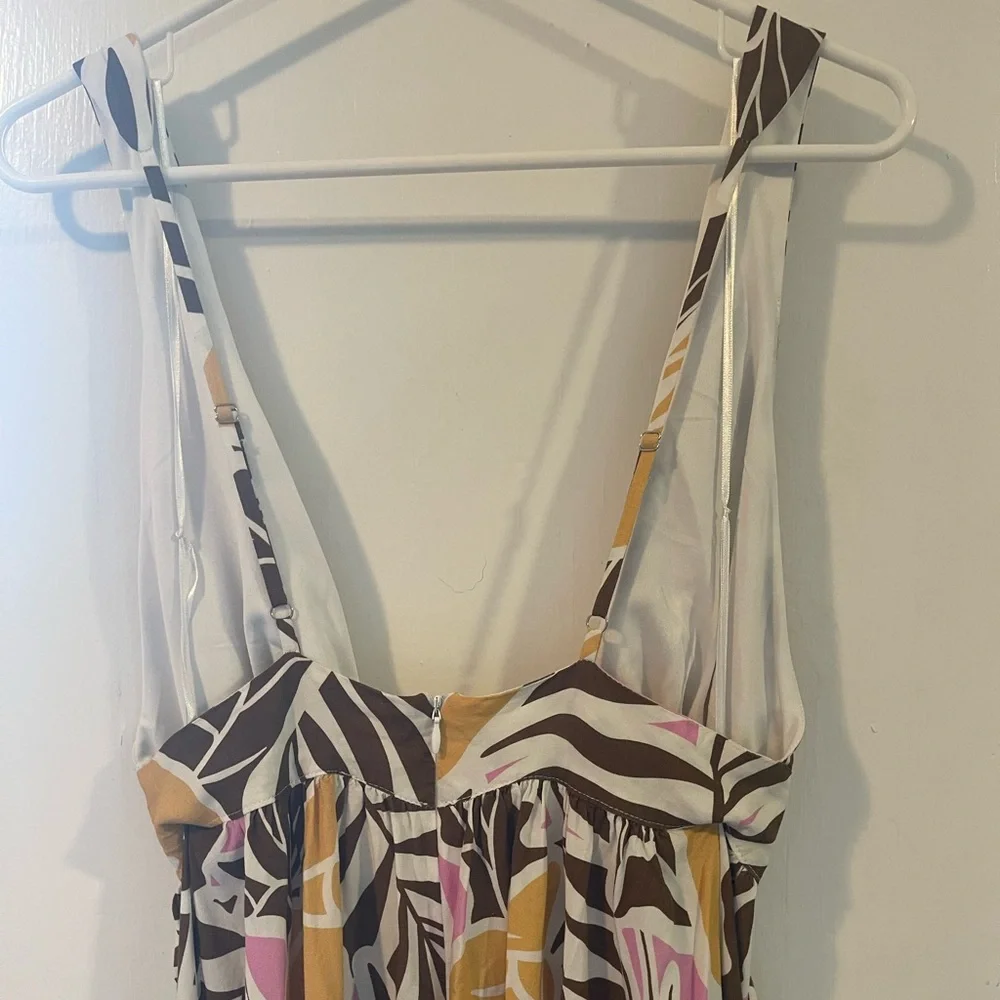 Aakaa women’s, low cut w/ front tie, tropical floral print dress, like new sz sm - Picture 8 of 11